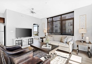 Luxury Downtown 2 bed 2 bath corner unit- #304