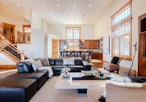 Luxury Home, Central Location, Amazing Views, Game/Theater Rooms, Hot tub!