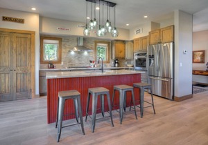 Luxury Home | Mountain Views, Outdoor Fireplace | 1 Mile to Purg