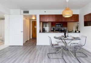 Luxury Huge APT@Brickell, Free Parking.