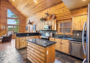 Luxury Lakefront Resort Chalet 4~2 Pools~FREE Amenities~Dock~MiniGolf~Waterslide