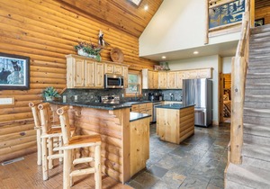 Luxury Lakefront Resort Chalet 1~2 Pools~FREE Amenities~Dock~MiniGolf~Waterslide