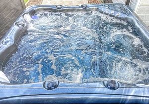 Luxury lodge with one double and one twin.