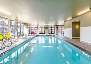 Luxury Suite w/Balcony, Mountain & Lake Views, Pool/Hot Tub, 2 Parking Spaces