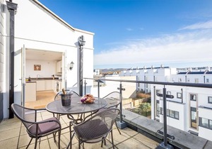 Luxury Three Bedroom Town Centre Apartment