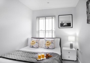 Luxury Three Bedroom Town Centre Apartment