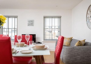 Luxury Three Bedroom Town Centre Apartment