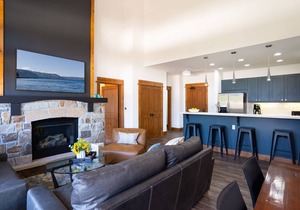 Luxury Top Floor Residence in the Village at Northstar - Catamount 403