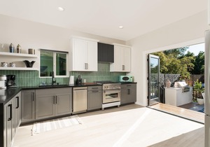 Magical Downtown Oasis with Deck, Pergola, AC - 3 min to State St ● Pet Friendly