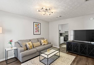 Magnolia Linen Co #8 - DISCOUNTED NO PARKING INCLUDED