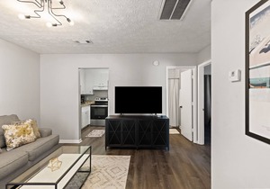 Magnolia Linen Co #8 - DISCOUNTED NO PARKING INCLUDED