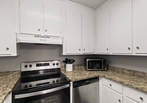 Magnolia Linen Co #8 - DISCOUNTED NO PARKING INCLUDED