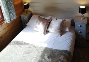 Magpie 3 HOT TUB HuntersMoon-Longleat-Warminster-Bath