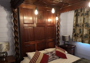 Magpie 6 (Hot Tub) HuntersMoon-Warminster-longleat-Bath