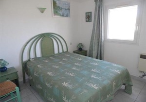 Maison mitoyenne duplex avec terrasse, garage et parking, proche plage, équipée pour 4 à 6 personnes - FR-1-326-385
