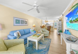 Mariner Pointe 1042: Gorgeous & Expansive Bay Front Views & Great Location!