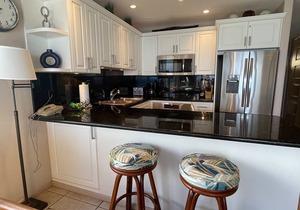 May 2026 Discounted! Oceanfront Top Floor Corner Condo- Spectacular Lanai Views!