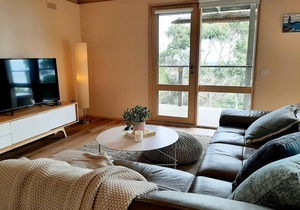 McCrae Hilltop Retreat, Views of Bay & Lighthouse