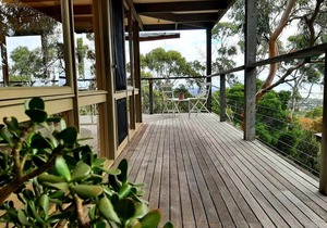 McCrae Hilltop Retreat, Views of Bay & Lighthouse