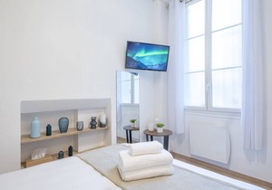 Meslay - Two Bedroom Apartment, Sleeps 4