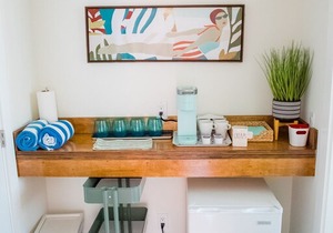 "Mini studio" steps away from Lido beach.
