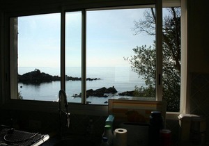 Mini villa 2 people, ground floor, feet in the water direct access to the beach