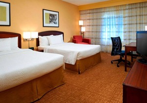 Minutes Away from Elgin History Museum! 2 Relaxing Units, Pool, FREE Parking!