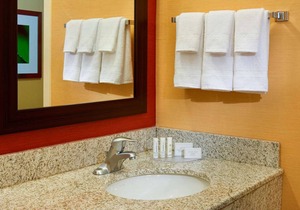 Minutes Away from Elgin History Museum! 2 Relaxing Units, Pool, FREE Parking!