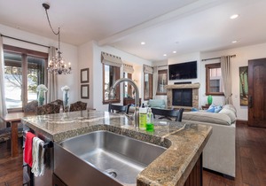 Minutes to Canyons Village by Gondola! Brand New Luxury Townhome! Lovely Views!!