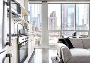 Mod River North 1BR w/Gym, Pool, near L stop & Beach, by Blueground