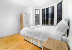 Modern 1 Bed Studio Flat in Kilburn near West Hampstead for 2 people