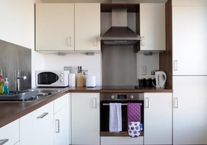 Modern 2 Bedroom Apartment in Leith with Sea Views