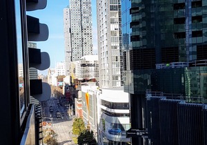 Modern 2BR CBD Apartment with Spa, Foxtel and Wifi