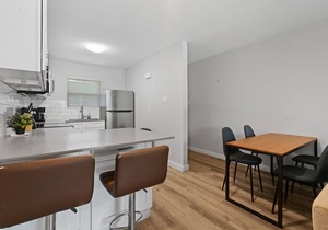 Modern 2BR Near UT | Hyde Park | Evonify 3064