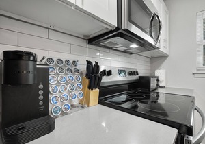 Modern 2BR Near UT | Hyde Park | Evonify 3433