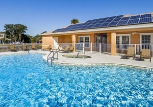 ★ Modern 6 Guest End Townhome - Pool & Balcony ★