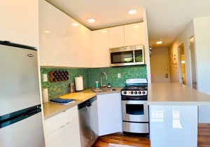 Modern, airy and bright, this private apartment sits on the top of Queen Anne hill.