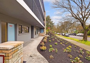 Modern, airy and bright, this private apartment sits on the top of Queen Anne hill.