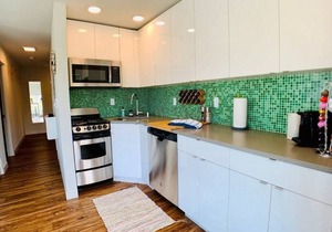 Modern, airy and bright, this private apartment sits on the top of Queen Anne hill.