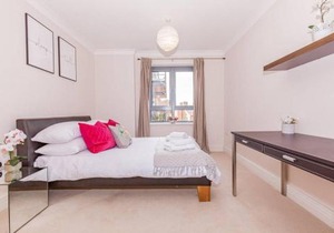 Modern and chic city centre apartment with parking