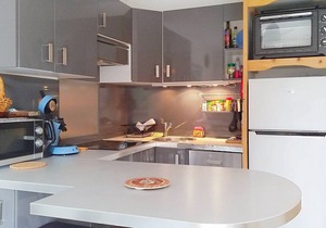 Modern Apartment Near Beach & Shops - Sleeps 4, Private Garage, South-Facing Balcony