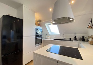 Modern Apartment, Heart of La Baule, 3 Bedrooms, Terrace, Parking, Wi-Fi