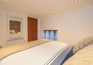 Modern apartment in the heart of Looe town