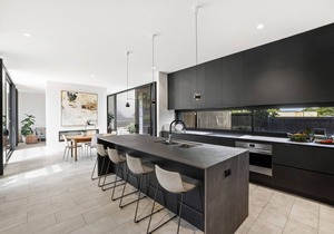 Modern Beach Pad - Seconds to the Beach