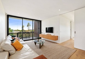 Modern Beach Pad - Seconds to the Beach