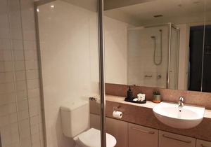 Modern Cbd Apartment - Free Secure Parking And Wifi