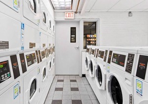 Modern Gold Coast 2BR w/ Doorman & Gym, 2 blocks to L, by Blueground