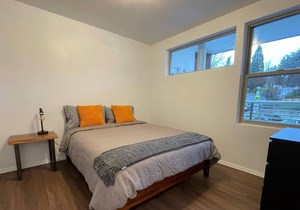 Modern loft downtown White Salmon #11