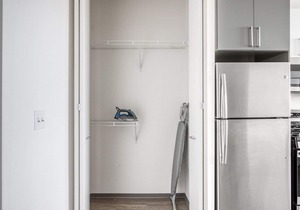 Modern Logan Square 1BR w/Roof Deck & Gym, 1 block to L, by Blueground