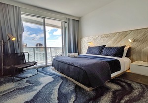 Modern Luxury Beach Hotel Large 2 Bedroom with Views + 4 Private Balconies